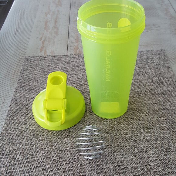NEW Blender Bottle Classic V2 Protein Shaker Bottle 28 oz Wire Whisk - Picture 6 of 9